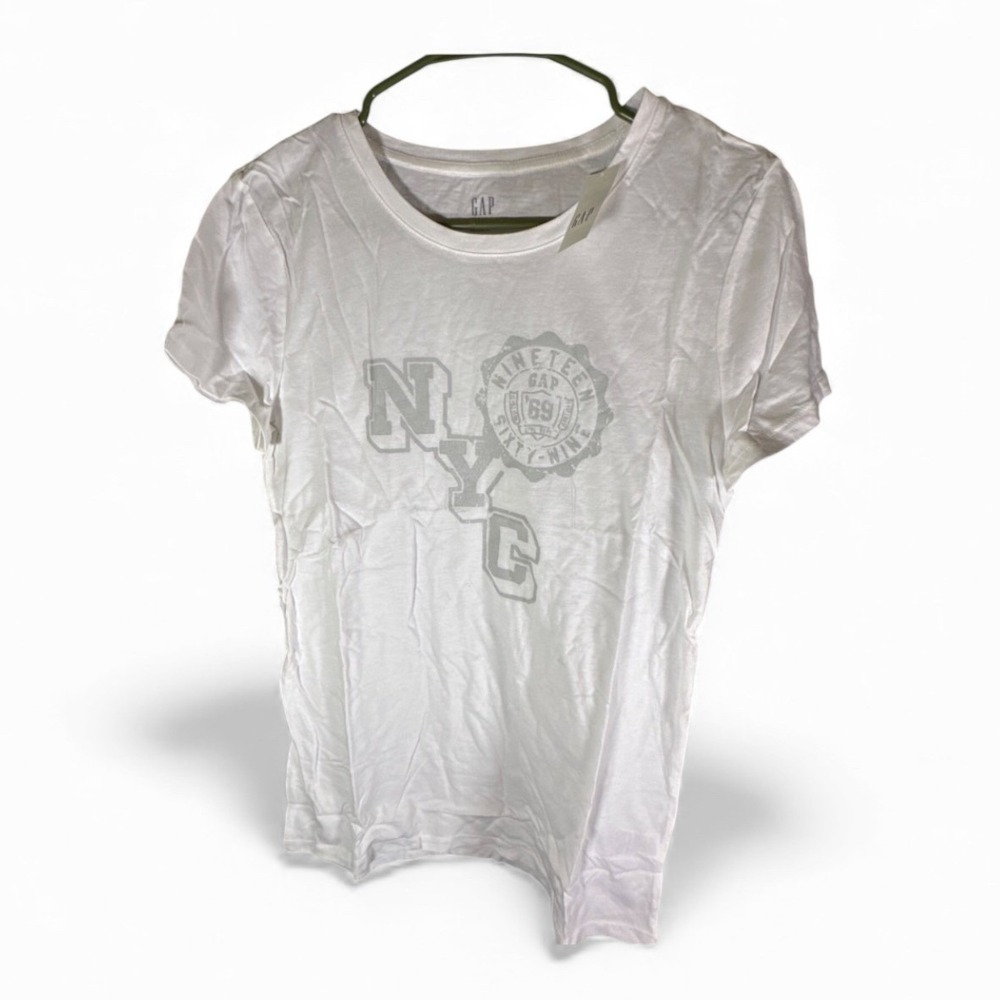 Gap Womens Favorite Graphic T-Shirt NYC Medallion White, Size M Tall, NWT